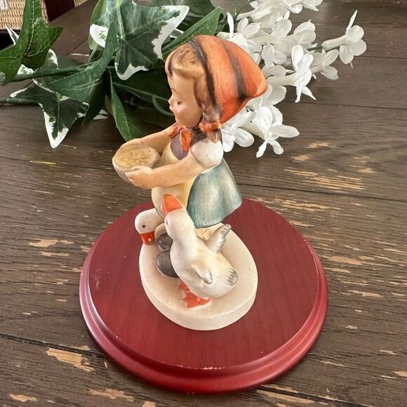 Hummel Goebel” Be Patient” Girl Feeding Ducks Vintage Rare FULL BEE Trademark - Picture 2 of 7